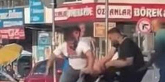 İstanbul'un göbeğinde genç kadınları kaskla darbettiler