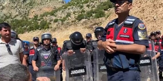 Su tartışmalarında köylü direnince DSİ çalışmalara ara verdi