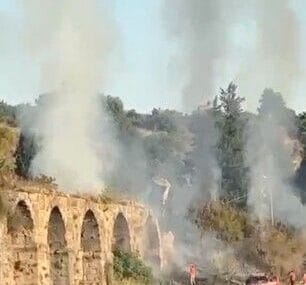 Tarihi Aspendos Su Kemerleri yakınında çıkan yangın korkuttu
