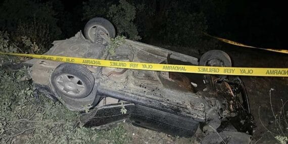 Şarampole devrilen araçta feci şekilde can verdi