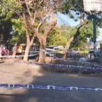 Kaldırımda yürüyen yayaların üzerine ağaç devrildi! 3 yaralı