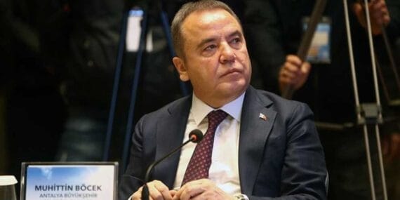 Muhittin Böcek görevden alındı!