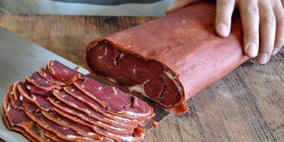 Pastırmanın içinden çıkanlar “pes” dedirtti!