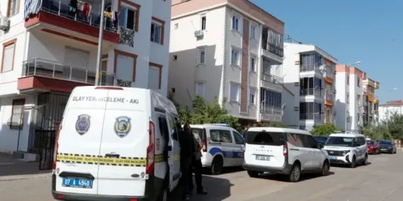 Eski Eşin Bıçaklı Saldırısı: Antalya'da 2 Yaralı, 1'i Ağırlık