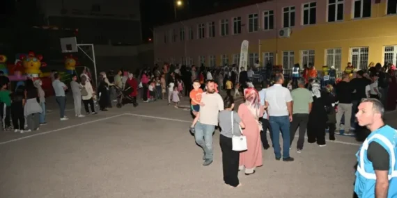 Isparta Belediyesi Yaz Akşamları Sineması: Mahallelerde Birlik ve Beraberliği Güçlendiriyor