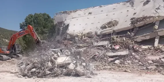 Isparta'da Deprem Riskli Sav Okulları Yıkılıyor: Yeni Bina Ne Zaman?