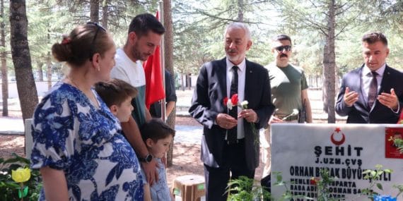 Isparta: Zafer Bayramı'nda Şehitler Anıldı, Gaziler Onurlandırıldı