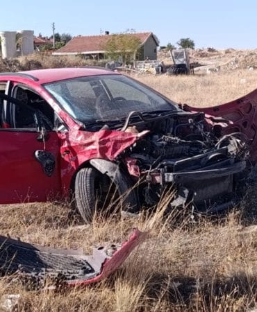 Aksaray'da otomobil yoldan çıktı: Beş yaralı