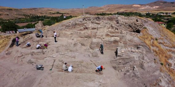 Elazığ'da yaklaşık 6 bin yıllık buluntular gün yüzüne çıkarıldı