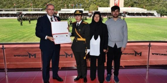 Şehit Ömer Halisdemir’in kızı Elif Nur Halisdemir teğmen oldu