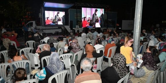 Isparta Belediyesi'nin Yaz Akşamları Mahalle Sineması Devam Ediyor