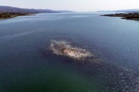Sapanca Gölü'nde sular çekilince tarihi kilise ortaya çıktı