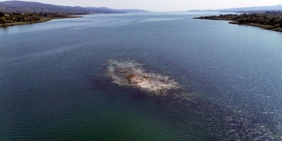 Sapanca Gölü'nde sular çekilince tarihi kilise ortaya çıktı