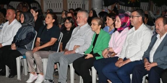 Isparta Belediyesi’nden mahallelerde yaz akşamı sinema keyfi