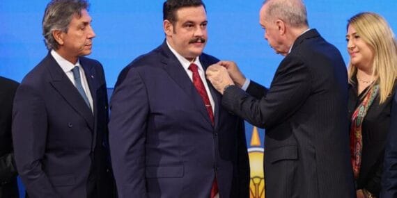 Yalvaç Belediye Başkanı Kodal AK Parti'ye katıldı