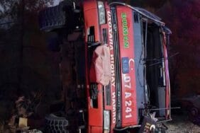 Yangın dönüşü arazöz devrildi; 2 işçi yaralandı