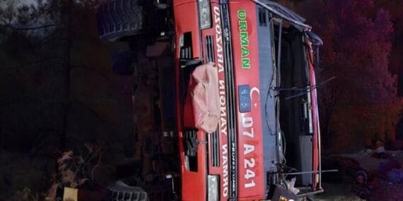 Yangın dönüşü arazöz devrildi; 2 işçi yaralandı