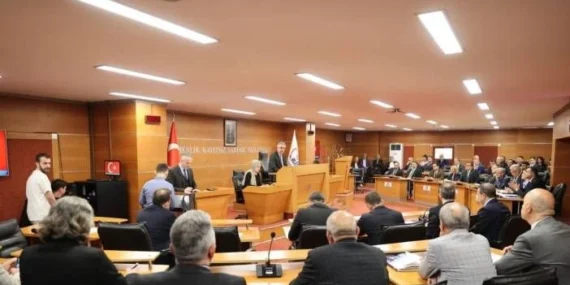 CHP'li Bayrampaşa Belediye Meclis Üyesi Salman, Bağımsızlığına Oy Verdi