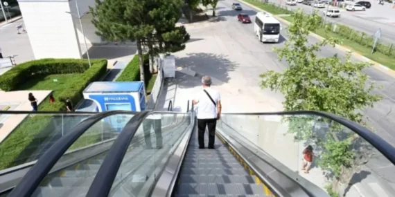 Şehir Hastanesi Üst Geçidi'ndeki Arıza Vatandaşları Mağdur Ediyor