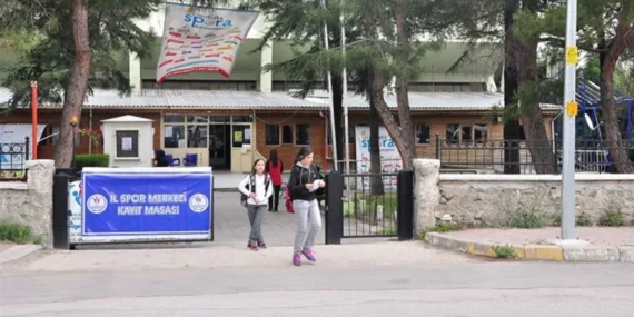 Isparta'da Tarihi 6 Mart Spor Salonu Yıkılıyor, Yeri Modern Tesise Bırakılacak