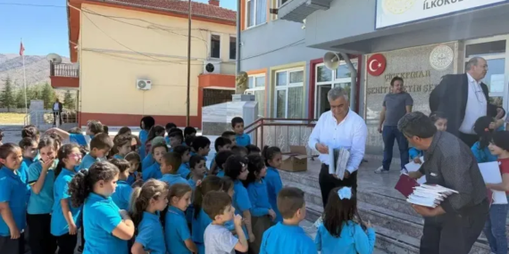Çiçekpınar Belediye Başkanı Akbulut, Öğrencilere Kırtasiye Desteği Sağladı