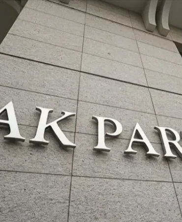 AK Parti'de Peş Peşe İstifa: Dört İl Başkanı Görevinden Ayrıldı