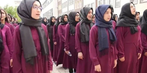 Milli Eğitim Bakanı'nın Kızı Özel Kolejde Eğitim Görüyor