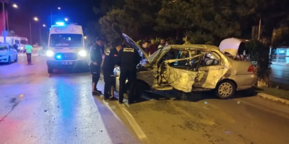 İstanbul Yolu'nda Trafik Kazası: Genç Sürücü Yaralı