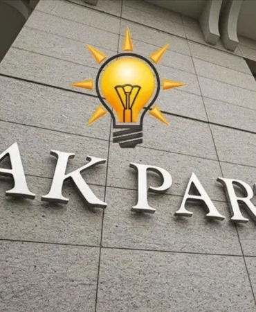 AKP 8 İl Başkanını Değiştirdi: 2028 Seçimlerine Hazırlık
