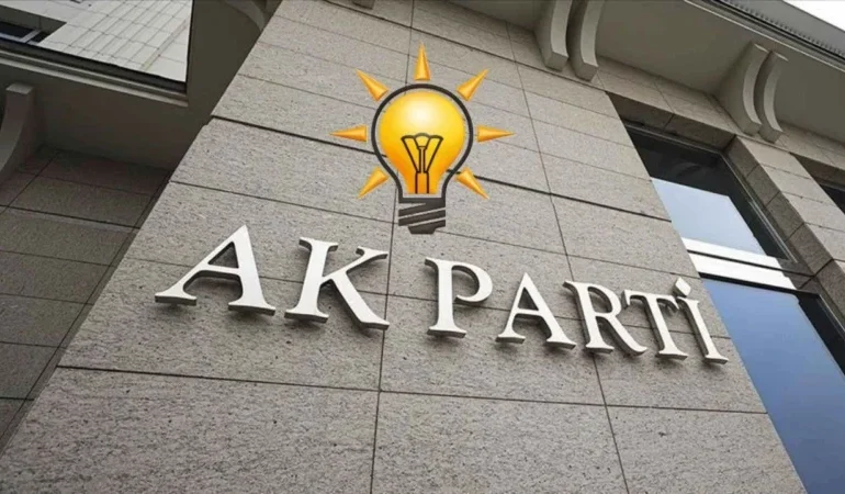 AKP 8 İl Başkanını Değiştirdi: 2028 Seçimlerine Hazırlık