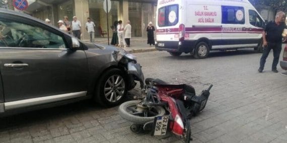 Isparta'da Otomobil-Motosiklet Kazası: 1 Yaralı