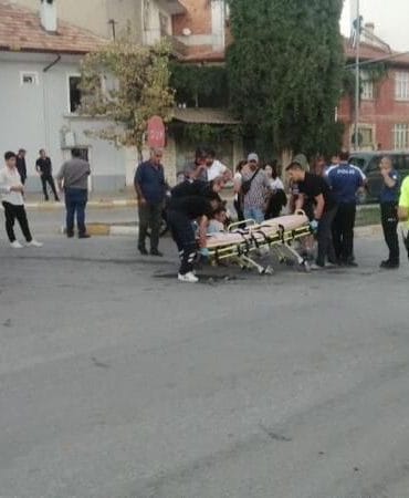 Hafif Ticari Araç-Motosiklet Kazası: 1 Yaralı, Hayati Tehlike Yok