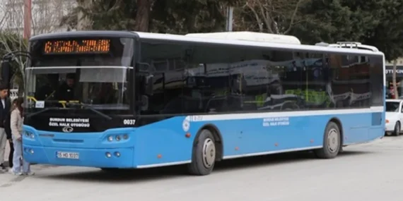 Burdur Belediyesi'nden Öğrencilere 2000 TL Ulaşım Desteği