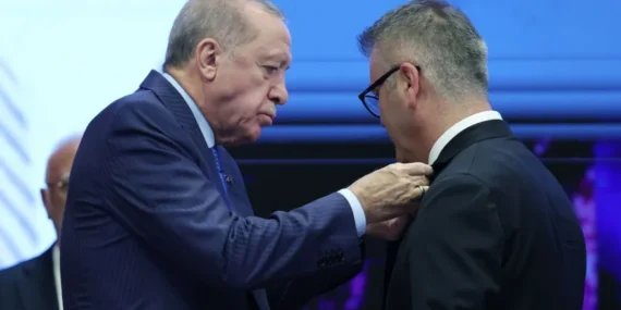 CHP'den AKP'ye Geçen Belediye Başkanı: 'Milletimizin Geleceği İçin'