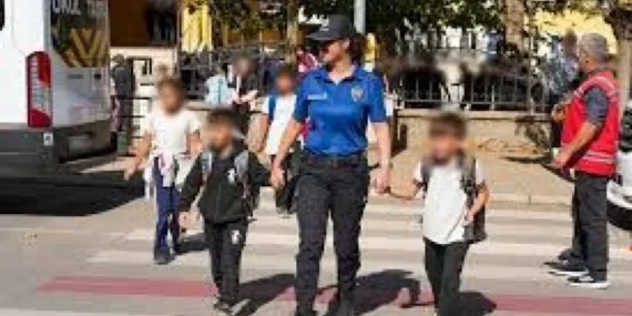 Isparta'da Okul Önleri ve Çevresinde Asayiş Uygulaması