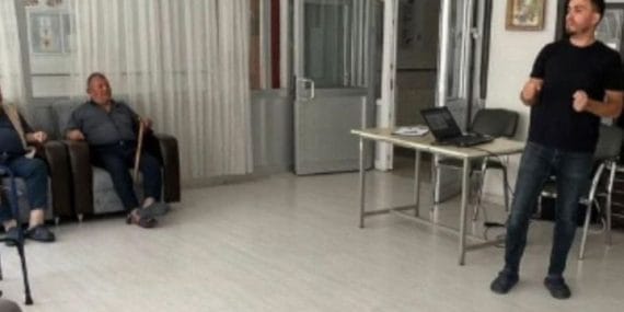 Eğirdir Huzurevi'nde Yaşlıların Bel ve Omurga Sağlığını Koruma Eğitimi