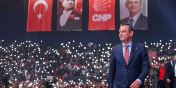 CHP, Olağanüstü Kurultay Kararıyla Yeniden Yapılanmaya Gidiyor