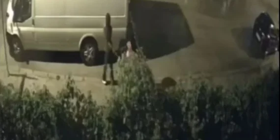 Yalvaç'ta Vandalizm: Çocuklar Sprey Boyayla Araç ve Duvarları Boyadı