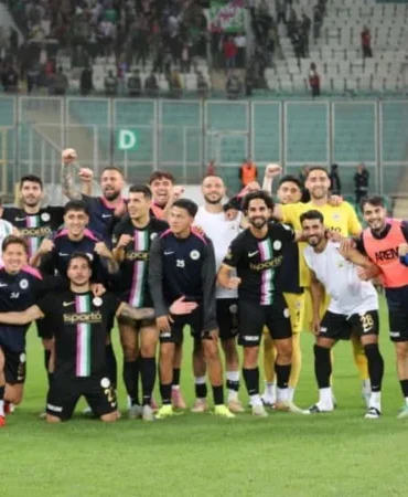 ​​​“Yenilgisiz timsahı, evinde devirdik.”