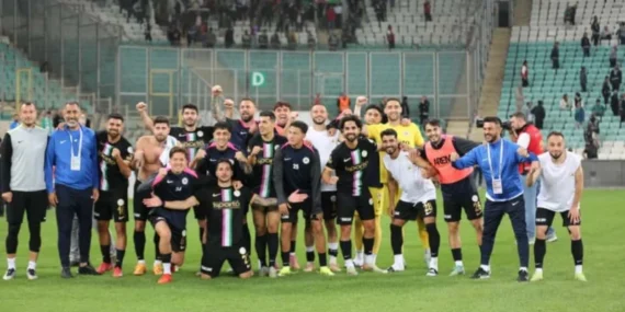 ​​​“Yenilgisiz timsahı, evinde devirdik.”