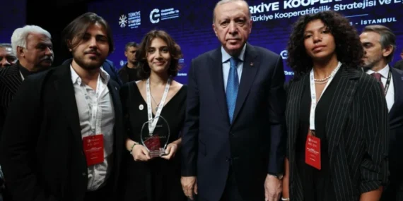 Üniversiteli Gençlerin 'Birlikte Büyümek' Başarısı: Zirve Ödülünü Cumhurbaşkanı Erdoğan Takdim Etti