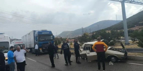 Isparta'da Trafik Trajedisi: Tır'ın Altına Giren Otomobilde Can Pazarı Yaşandı