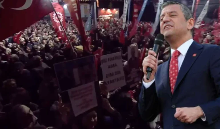 CHP Lideri Özel'den İktidara Sert Eleştiri: 'Meşruiyet Okyanus Ötesinde Değil, Millette Aranır'