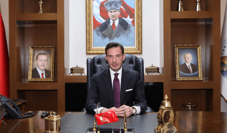 Tokat Belediye Başkanı'nın makamında böcek şoku