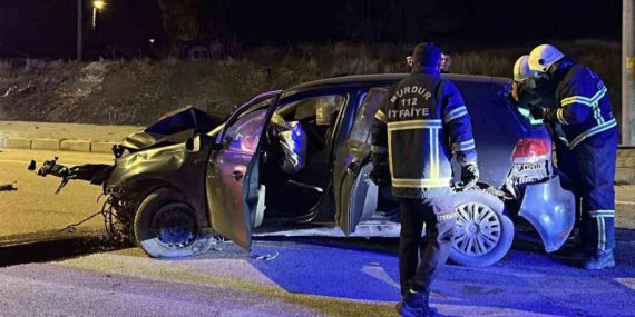 Burdur8217da-alkollu-surucu-dehseti-Agaci-devirdi-2-kisi-yaralandi-featured