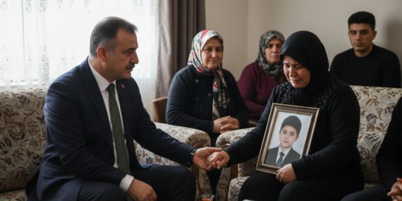 CHP-Lideri-Ozelden-Atlas-Caglayanin-Ailesine-Taziye-Ziyareti-gemini