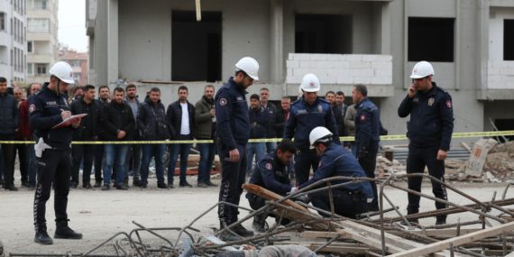 Denizlide-Feci-Is-Kazasi-2.-Kattan-Dusen-Isci-Hayatini-Kaybetti-gemini