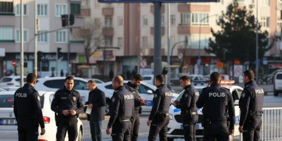 Isparta-Emniyetinden-3-Farkli-Noktada-Kapsamli-Sok-Uygulama-gemini