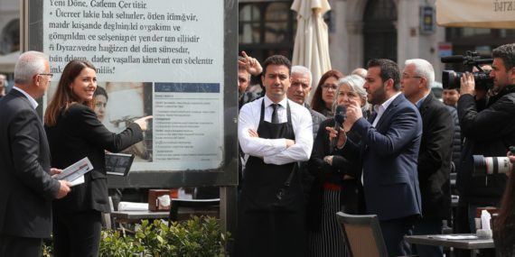 Restoran-ve-Kafelerde-Yeni-Donem-O-Ucretler-Yasaklandi-gemini