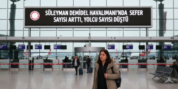 Suleyman-Demirel-Havalimaninda-Sefer-Sayisi-Artti-Yolcu-Sayisi-Dustu-gemini